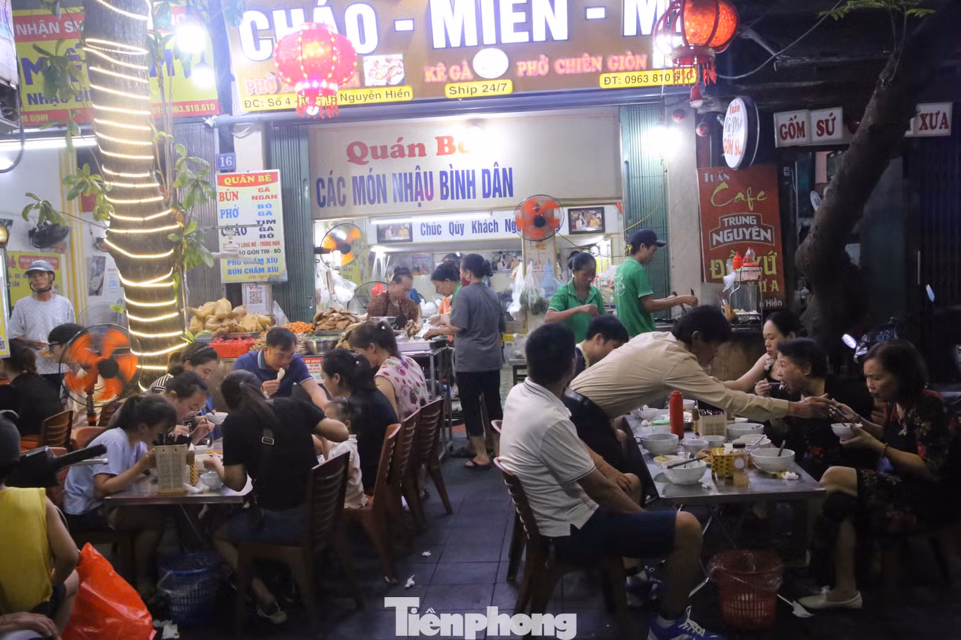 Quán Bé đông khách tới 2-3h sáng. Có nhiều khách từ Hà Nội, Thái Bình, Hà Nam, Ninh Bình... thưởng thức. Chưa vang danh rộng khắp như phở bò nhưng phở xíu Nam Định cũng khiến phần lớn thực khách ăn một lần là nhớ mãi. Là người con Nam Định gắn bó suốt mấy chục năm với nghề phở, chị Đỗ Thị Bé bày tỏ tự hào khi mới đây phở Nam Định được vinh danh là di sản văn hóa phi vật thể quốc gia.