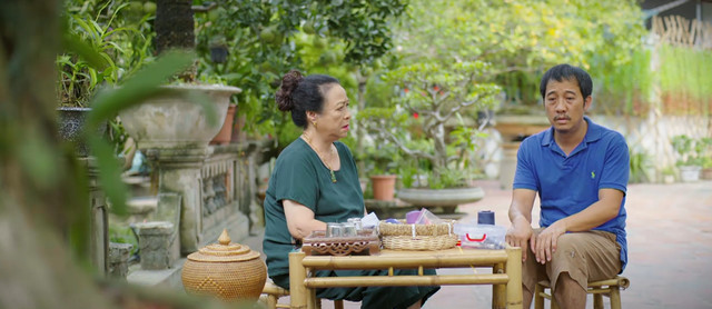 Bà Giàu thuyết phục ông Trọng thay đổi cái nhìn về Huyền. Ảnh: CMH. Bà Giàu thuyết phục ông Trọng thay đổi cái nhìn về Huyền. Ảnh: CMH.