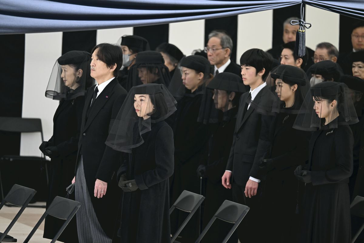 Lễ tang có khoảng 480 người tham dự, bao gồm 10 thành viên của Hoàng gia. Ảnh: Kyodo.