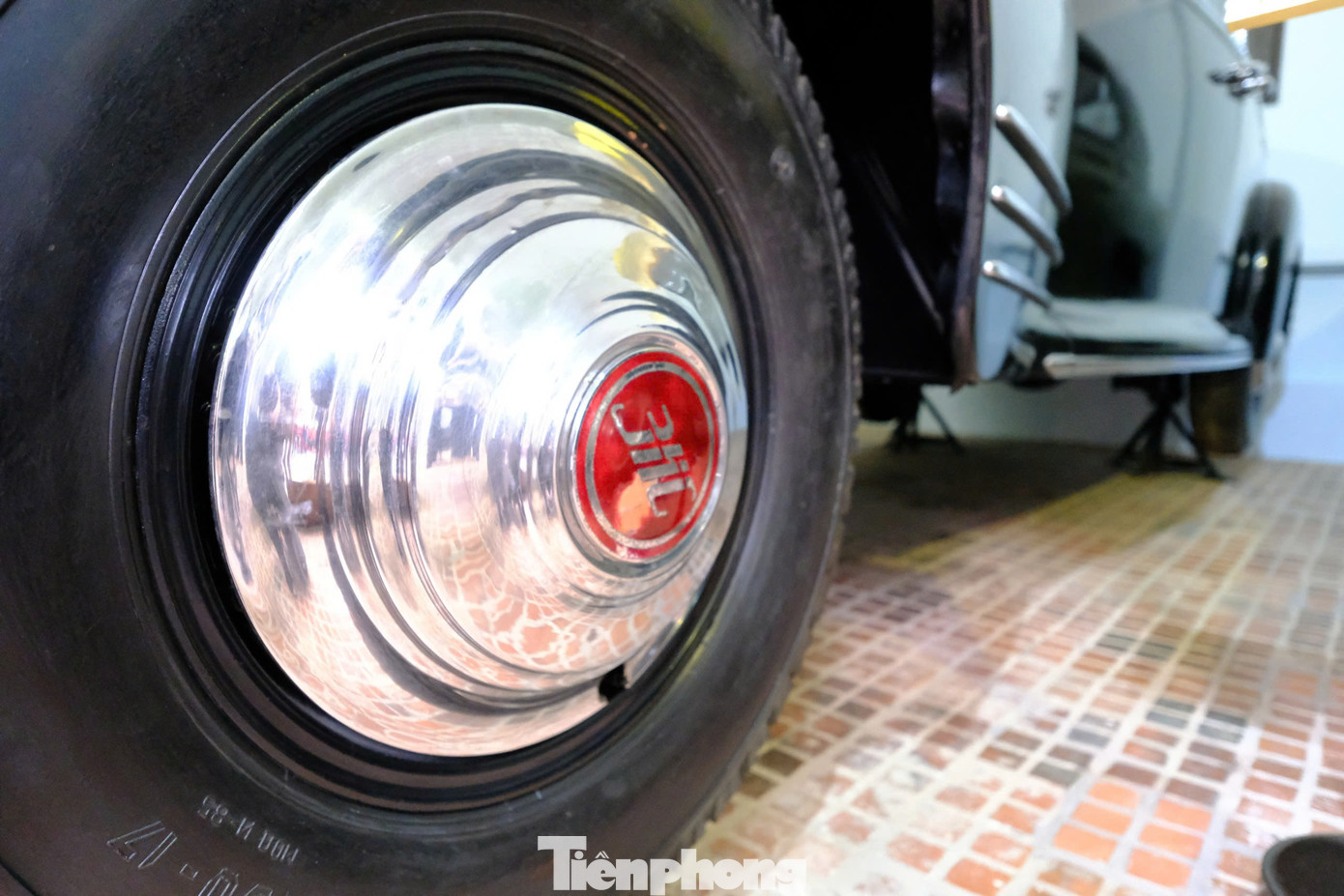 Trong khoảng thời gian 1964 -1965, Zit HN 481 thường trực phòng không, phục vụ Chủ tịch Hồ Chí Minh. Tổng số km xe đã chạy là 15.788 km. Xe dài 5,92 m, rộng 1,82 m. Trong khoảng thời gian 1964 -1965, Zit HN 481 thường trực phòng không, phục vụ Chủ tịch Hồ Chí Minh. Tổng số km xe đã chạy là 15.788 km. Xe dài 5,92 m, rộng 1,82 m.