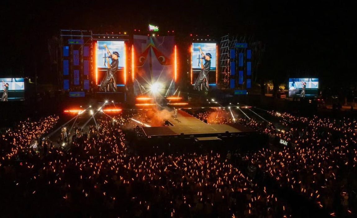 Tối 6/7, đại nhạc hội Mega Booming - Huế 2025 diễn ra tại Quảng trường Ngọ Môn. Chương trình có hơn 17 nghệ sĩ tham gia, thời lượng gần 5 tiếng.