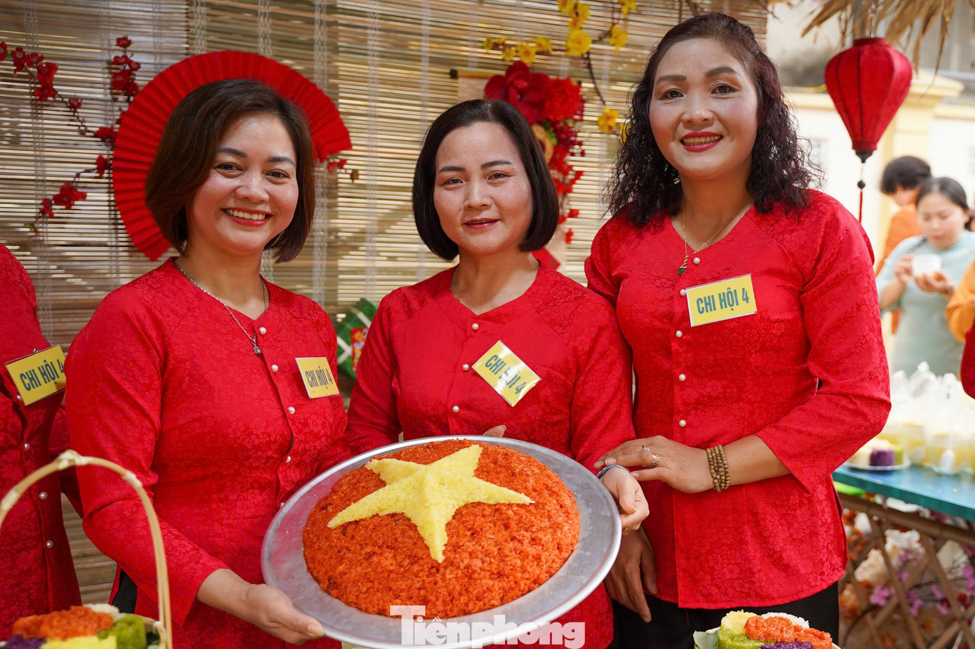 Những mâm xôi có tạo hình độc, lạ ở làng Phú Thượng ảnh 6 Những mâm xôi có tạo hình độc, lạ ở làng Phú Thượng ảnh 6