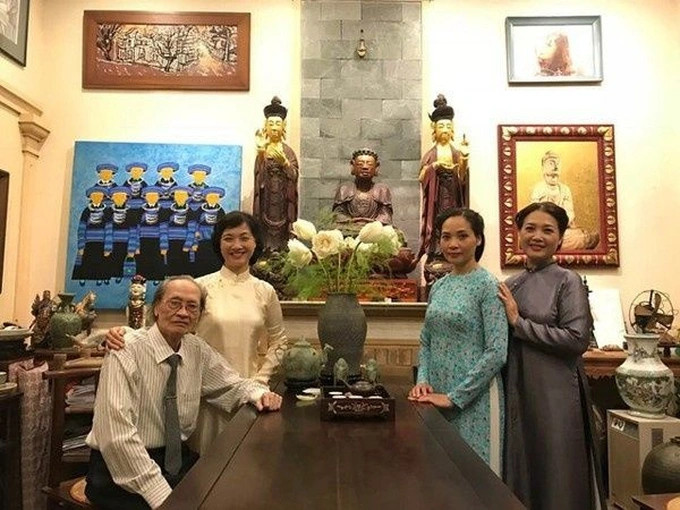 NSND Trần Tiến và ba con gái Lê Vân, Lê Khanh, Lê Vi. Ảnh: FBNV. NSND Trần Tiến và ba con gái Lê Vân, Lê Khanh, Lê Vi. Ảnh: FBNV.