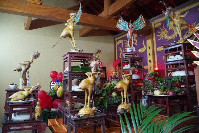 Nhiều gia đình sửa soạn mâm cúng cầu kỳ. Ảnh: Hoài Nam. Nhiều gia đình sửa soạn mâm cúng cầu kỳ. Ảnh: Hoài Nam.