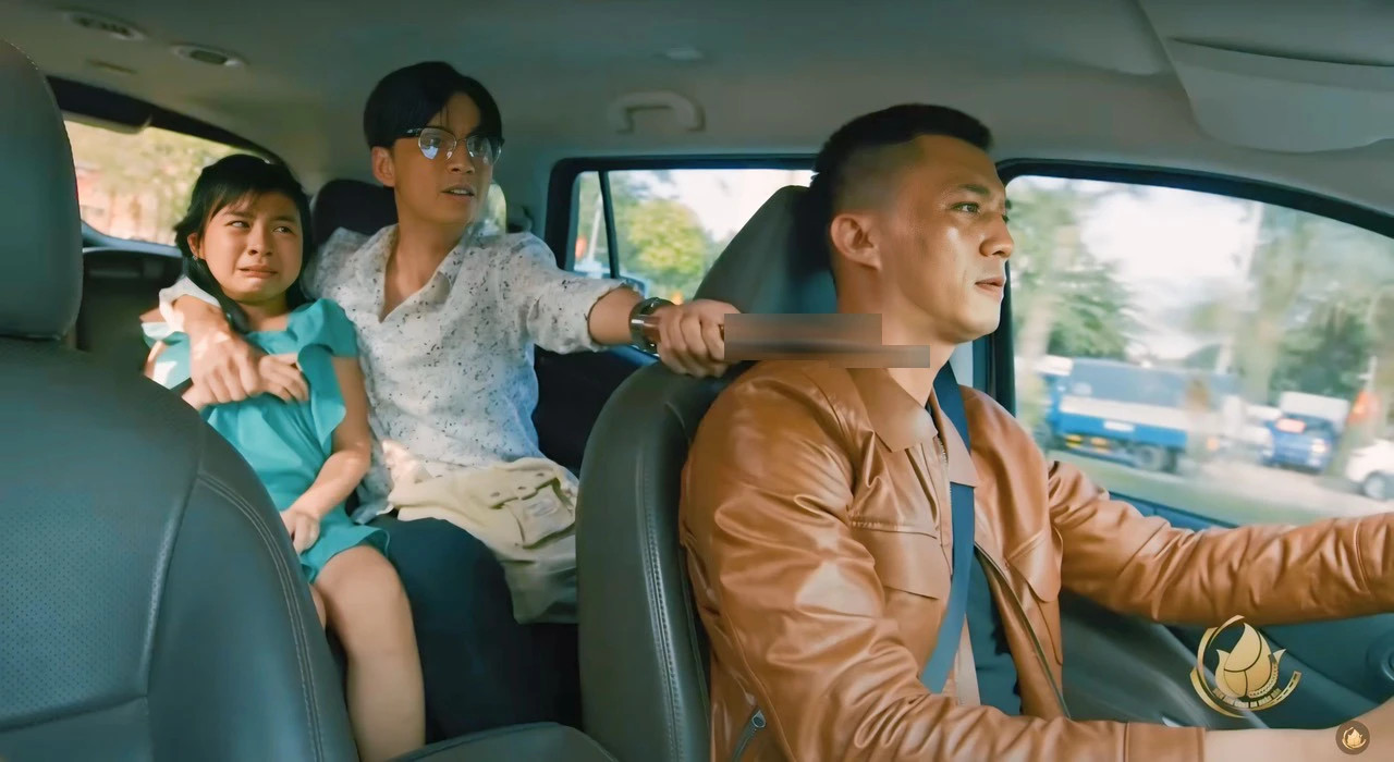 Phim có nhiều cảnh hành động mạo hiểm. Phim có nhiều cảnh hành động mạo hiểm.