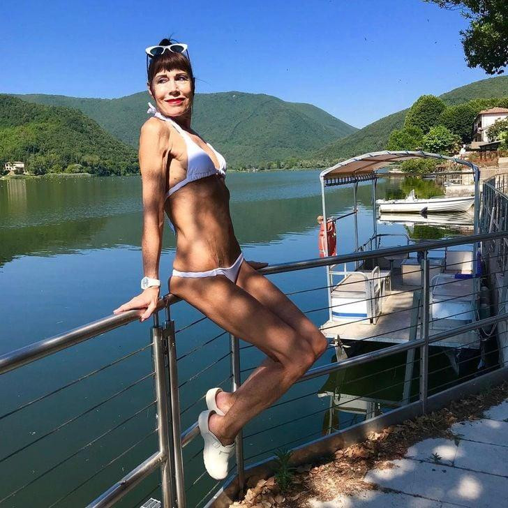 Bà vẫn tự tin diện bikini ở tuổi ngoài 70