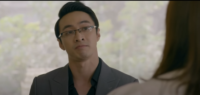 Cảnh châm chọc Quân trước mặt Phương. Ảnh: CMH. Cảnh châm chọc Quân trước mặt Phương. Ảnh: CMH.