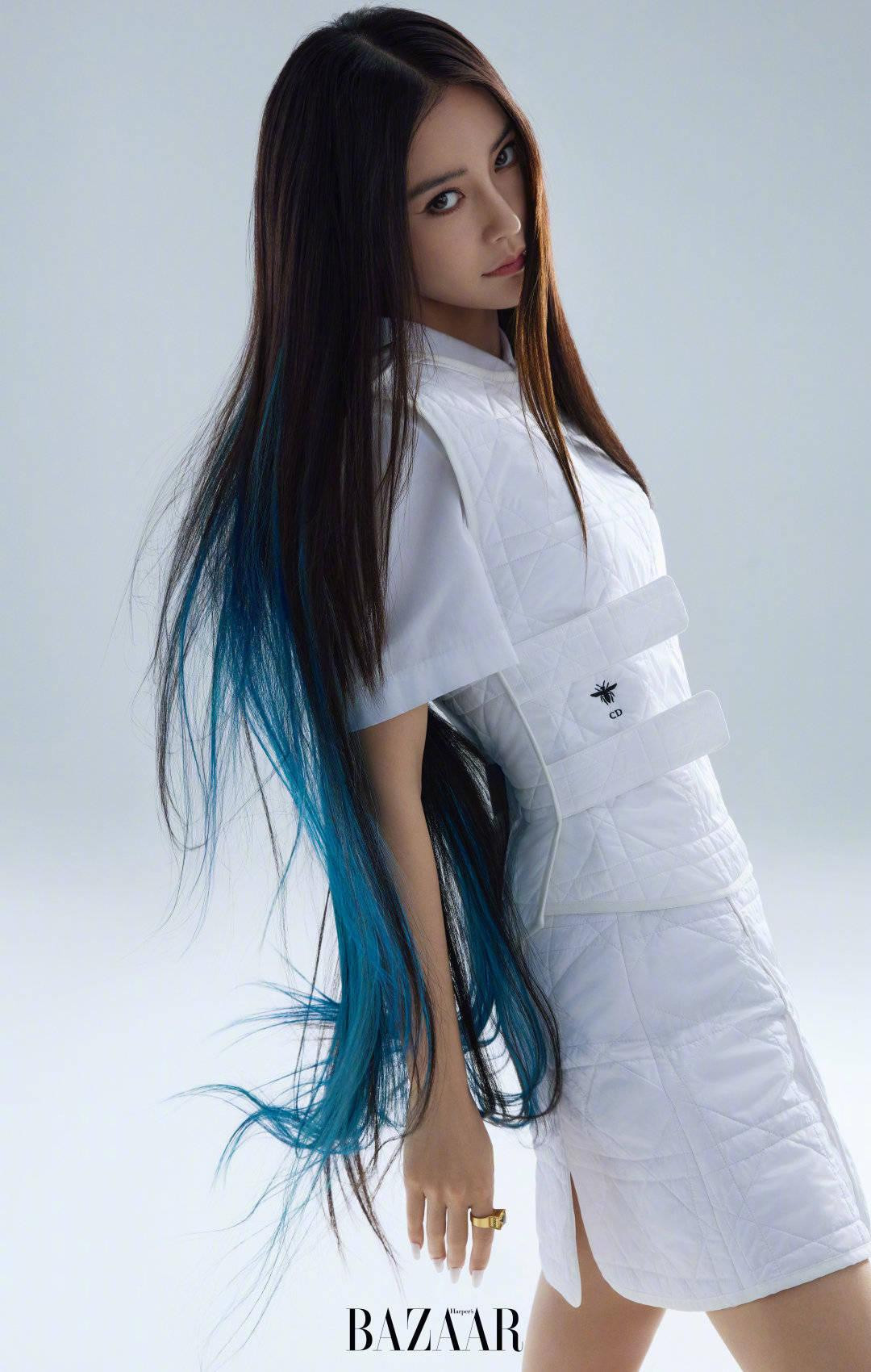 Sau thời gian &quot;phủ sóng&quot; trên nhiều show truyền hình, nữ diễn viên 32 tuổi không ít lần vướng vào scandal tỏ thái độ ngôi sao, bất hòa với đồng nghiệp. Tuy nhiên, khả năng đi show tạp kỹ của Angela Baby vẫn được đánh giá cao hơn kỹ năng diễn xuất của cô.