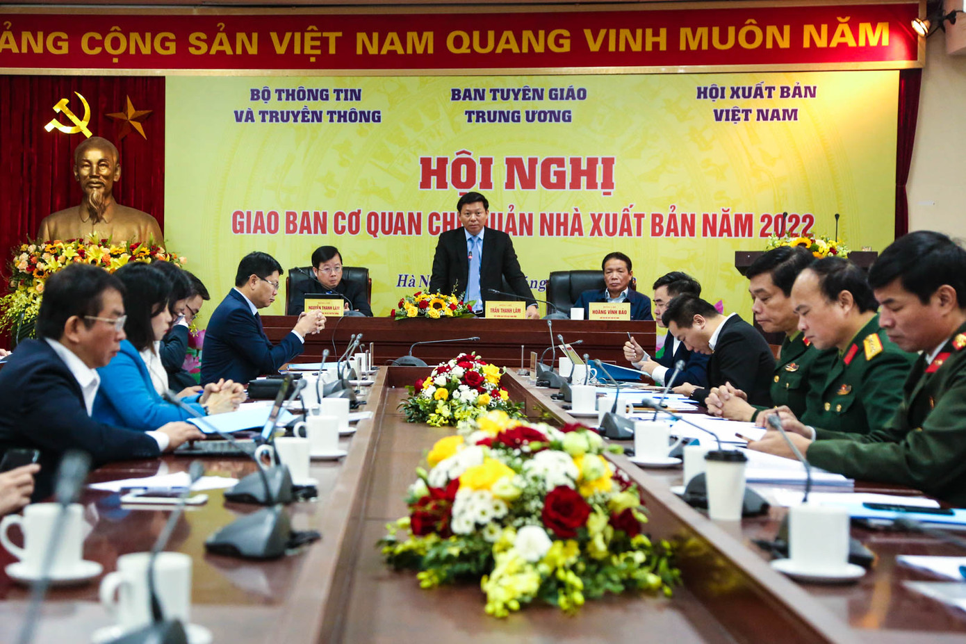 Phó trưởng Ban Tuyên giáo Trung ương Trần Thanh Lâm chủ trì hội nghị đánh giá công tác xuất bản năm 2022. Ảnh: THỤY TRANG.