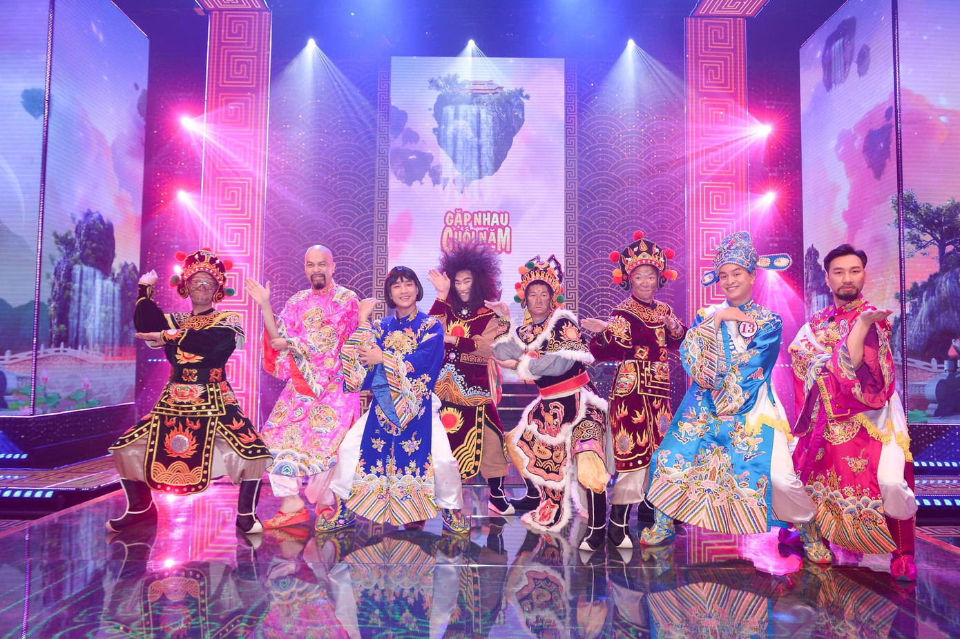 Dòng họ Thiên Lôi đại náo buổi chầu Táo quân 2023. Ảnh: FBNV.