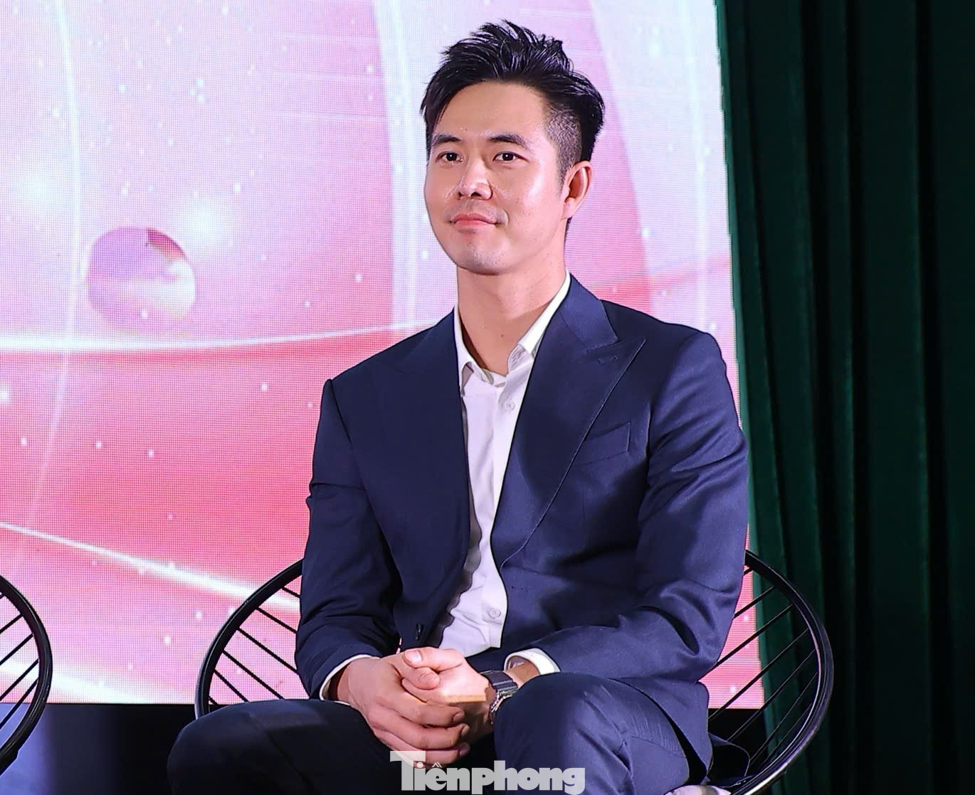 Diễn viên Đức Hiếu ấn tượng với phần thi áo dài, thi ứng xử ở Hoa hậu Việt Nam. Ảnh: Trọng Tài.