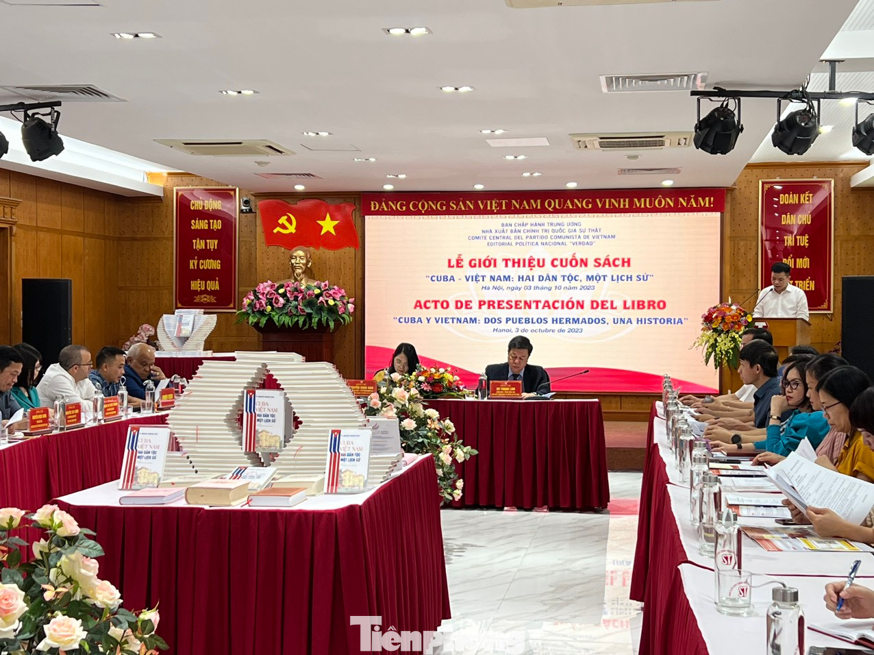 Lễ giới thiệu sách Cuba - Việt Nam: Hai dân tộc, một lịch sử. Lễ giới thiệu sách Cuba - Việt Nam: Hai dân tộc, một lịch sử.