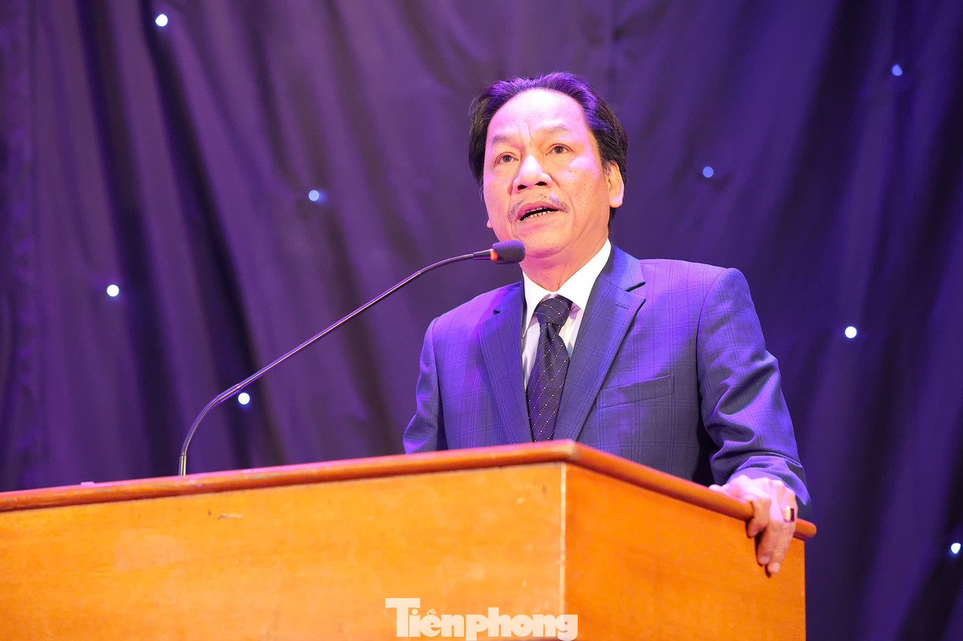 Nhà báo Lê Minh Toản - Phó Tổng biên tập báo Tiền Phong - Phó trưởng Ban tổ chức cuộc thi, phát biểu tại khai mạc ngày hội tuyển sinh. Ảnh: Trọng Tài.