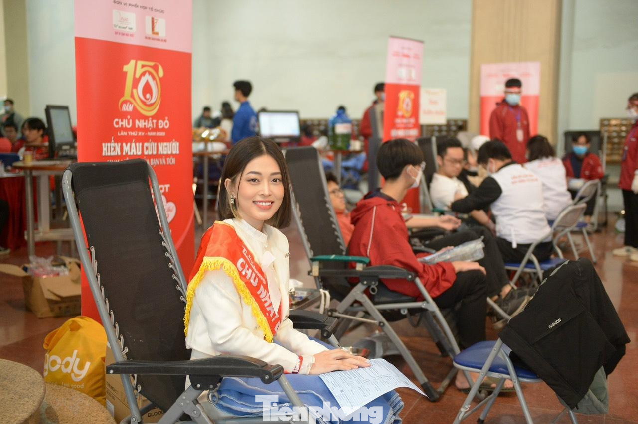 Á hậu Bùi Phương Nga cho biết cô vinh dự và tự hào khi tham gia Chủ nhật Đỏ. &quot;Phương Nga nhiều lần đồng hành với Chủ nhật Đỏ. Tôi ủng hộ việc hiến máu nhân đạo và sẵn sàng lan tỏa nghĩa cử cao đẹp này&quot;, người đẹp bày tỏ. Ảnh: Dương Triều.