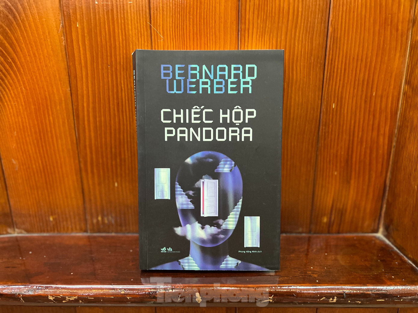 Tiểu thuyết Chiếc hộp pandora xuất bản năm 2018. Tiểu thuyết Chiếc hộp pandora xuất bản năm 2018.