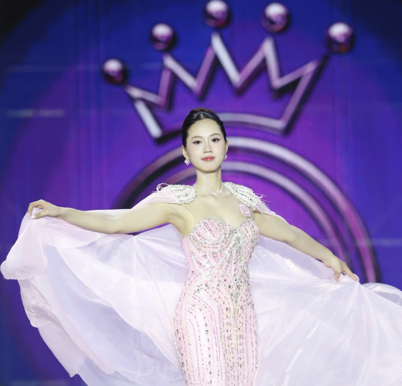 Thí sinh Đoàn Thị Diệu Huyền là một trong số những người đẹp được gọi tên vào top 15.