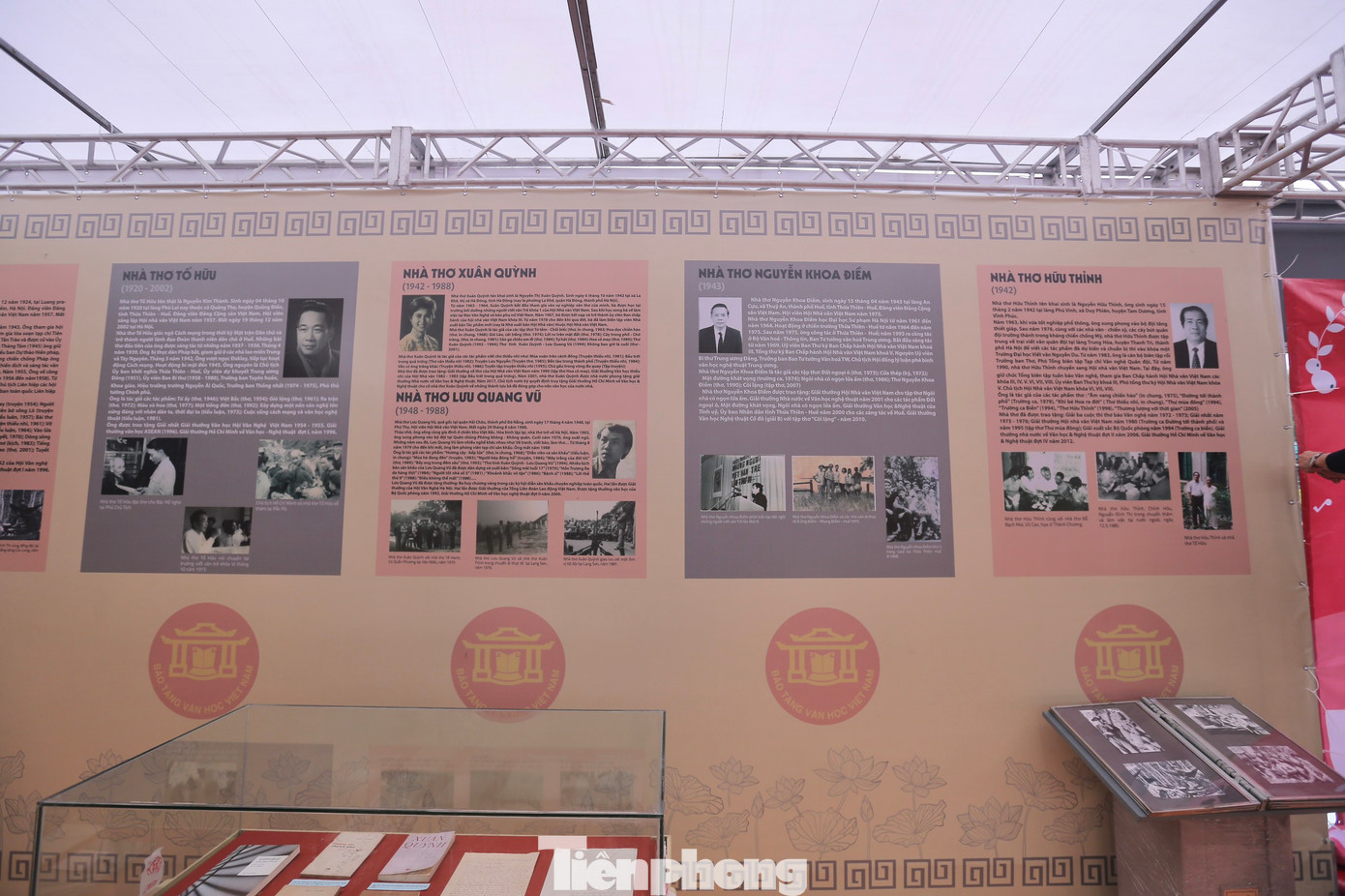Bản tóm tắt những dấu mốc trong cuộc đời và sự nghiệp của các nhà thơ Tố Hữu, Xuân Quỳnh, Nguyễn Khoa Điềm, Hữu Thỉnh. Ảnh: DUY PHẠM. Bản tóm tắt những dấu mốc trong cuộc đời và sự nghiệp của các nhà thơ Tố Hữu, Xuân Quỳnh, Nguyễn Khoa Điềm, Hữu Thỉnh. Ảnh: DUY PHẠM.