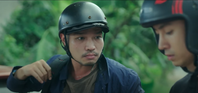 Vũ và Phong nhanh chóng tóm được tên hacker. Ảnh: CMH. Vũ và Phong nhanh chóng tóm được tên hacker. Ảnh: CMH.