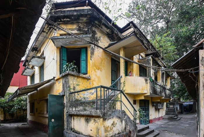 Cảnh hoang tàn ở Hãng phim truyện Việt Nam.