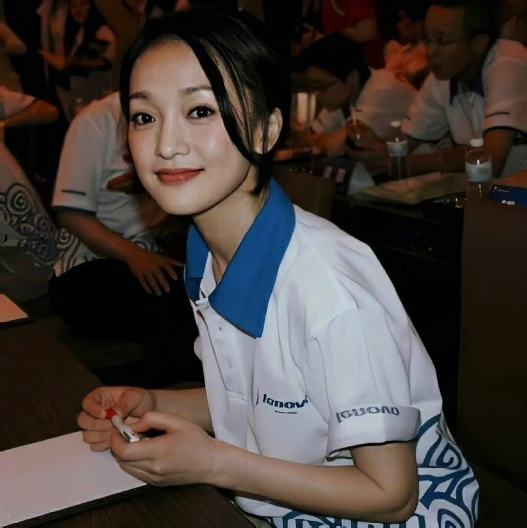 Với lối trang điểm giản dị, trong veo cùng trang phục áo polo khỏe khoắn, mỹ nhân sinh năm 1974 chiếm trọn cảm tình của người hâm mộ Với lối trang điểm giản dị, trong veo cùng trang phục áo polo khỏe khoắn, mỹ nhân sinh năm 1974 chiếm trọn cảm tình của người hâm mộ