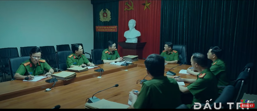 Đại tá Trần Giang đề nghị làm rõ những người đã nhận hoa hồng vụ sinh phẩm KT. Đại tá Trần Giang đề nghị làm rõ những người đã nhận hoa hồng vụ sinh phẩm KT.