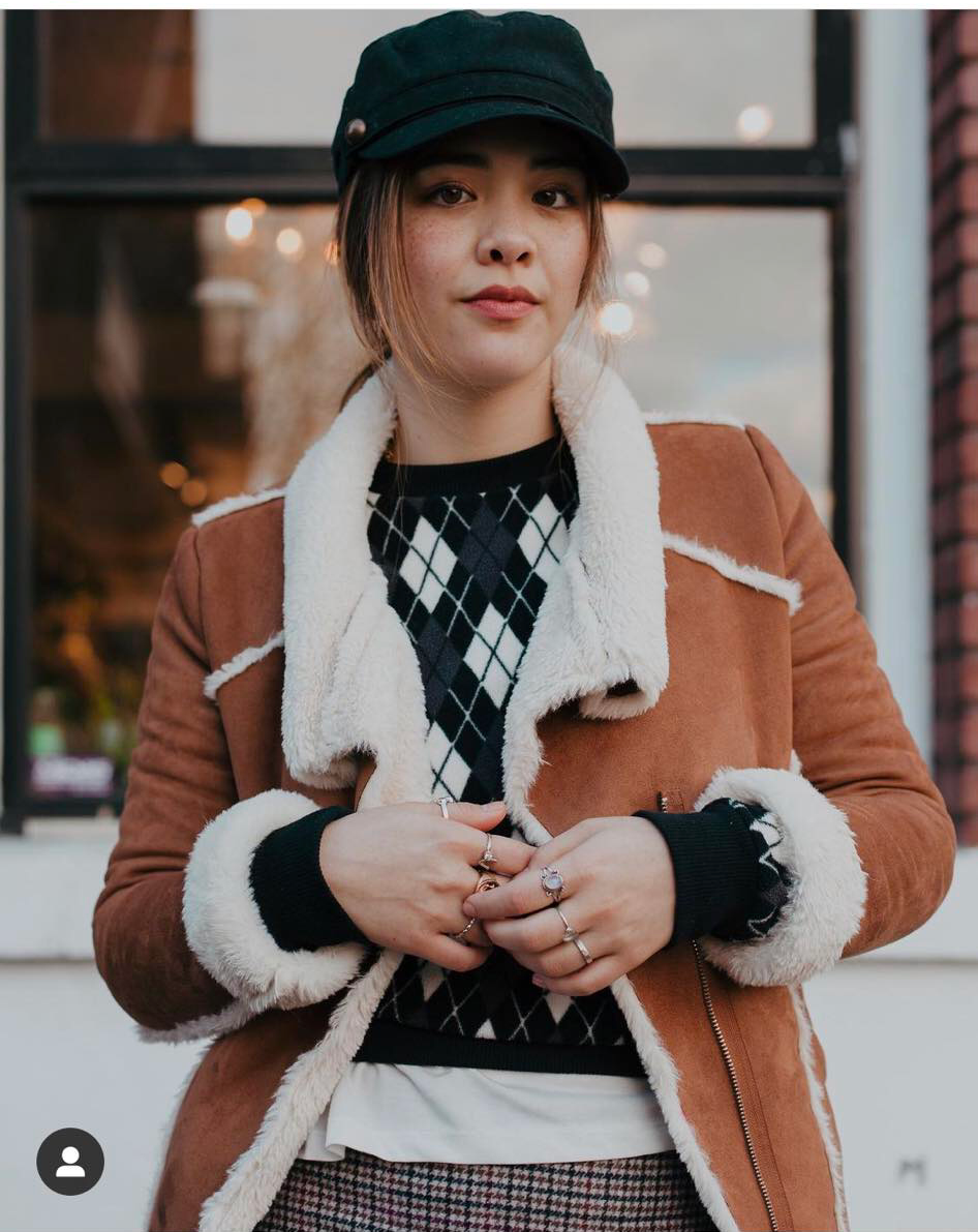 Theo HK01, con gái lớn của Chung Lệ Đề ủng hộ nữ diễn viên đi bước nữa và giữ mối quan hệ rất tốt với bố dượng cũng như hai em gái cùng mẹ khác cha.