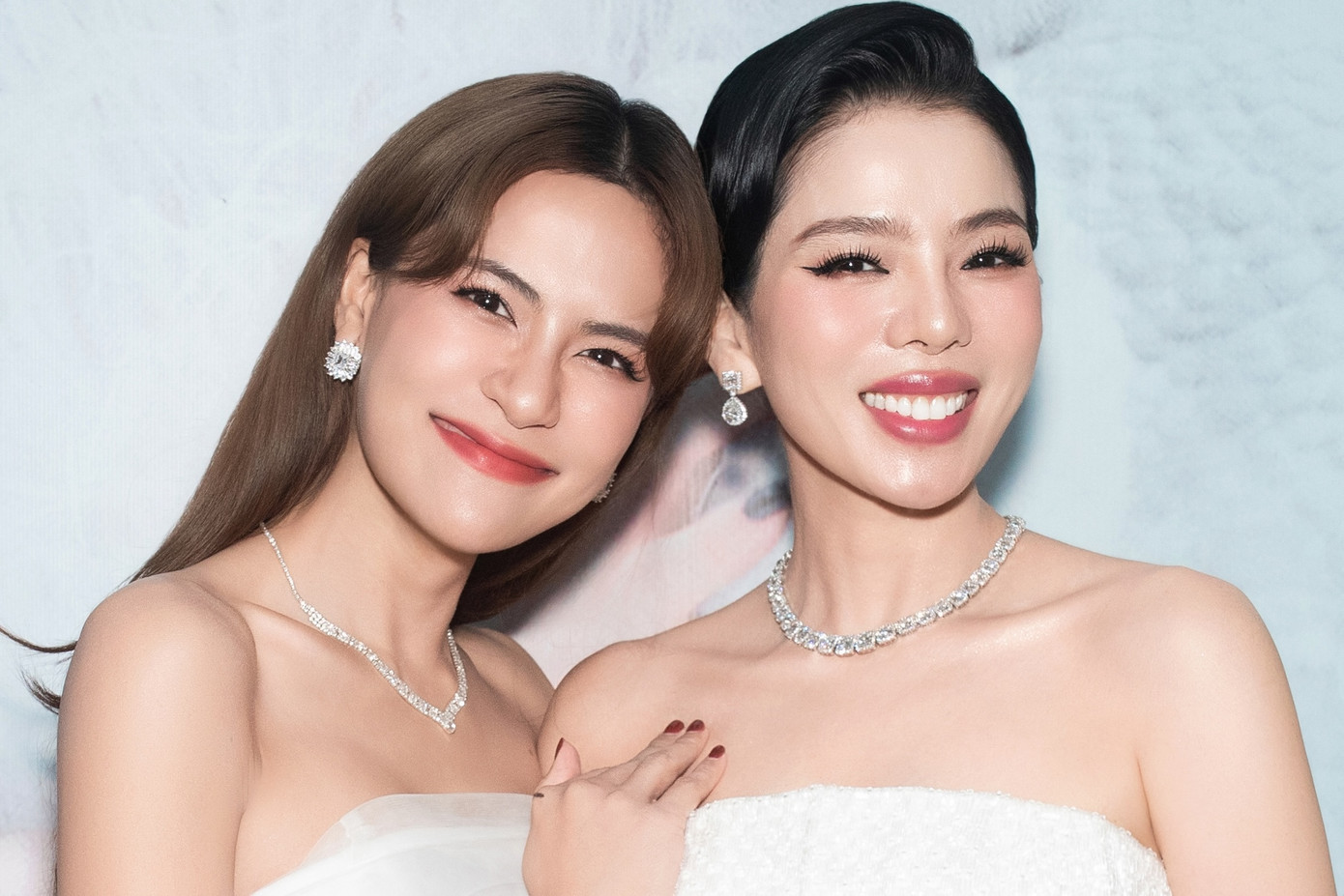 Đồng nghiệp tới ủng hộ sản phẩm âm nhạc mới của Lệ Quyên.