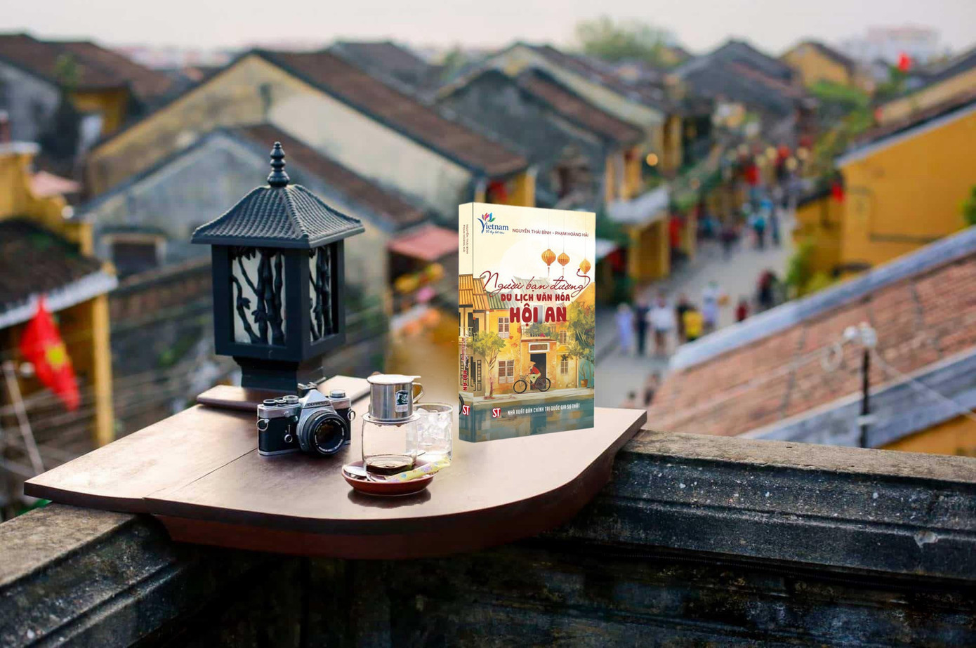 Người bạn đường du lịch văn hóa Hội An lý giải vì sao từ một thương cảng từng bị quên lãng, Hội An trở thành một điểm sáng trên bản đồ du lịch Việt Nam.