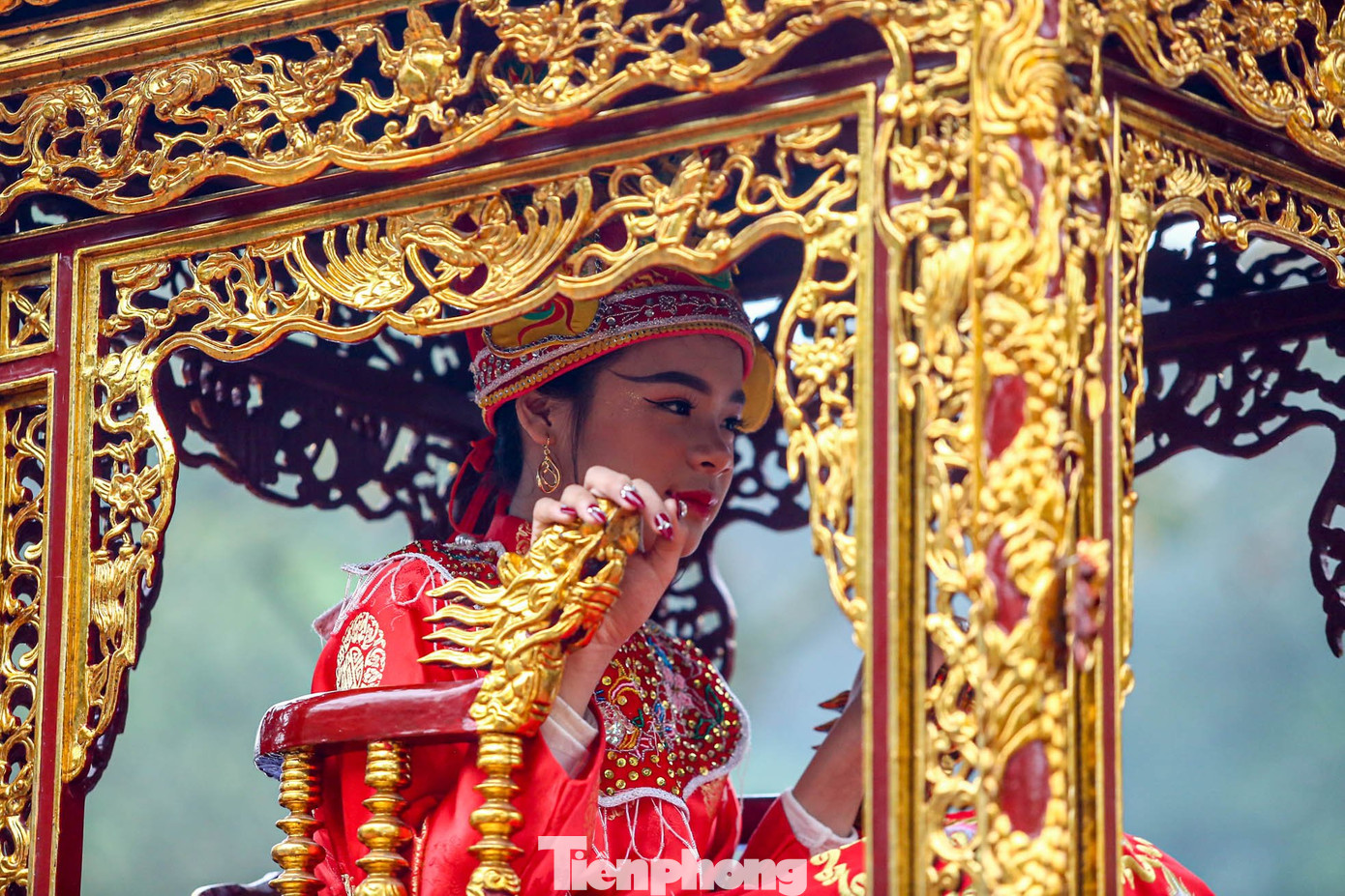 Kiệu rước nữ tướng trong ngày khai hội. Ảnh: Duy Phạm.