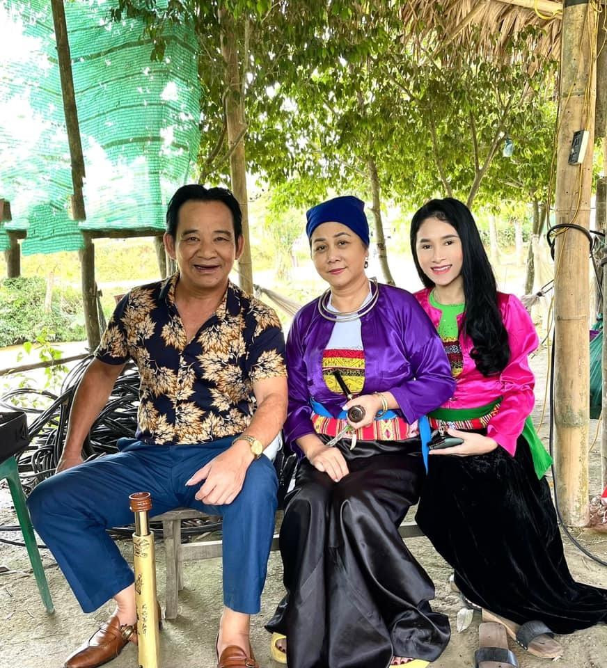 Vực lại tinh thần sau biến cố cá nhân, NSND Minh Hằng tham gia phim sitcom Kỳ nghỉ ở bản Leng Keng cùng NSƯT Quang Tèo, NSƯT Hồ Phong... trước khi nhận lời đóng phim Đấu trí. Ảnh: FBNV Vực lại tinh thần sau biến cố cá nhân, NSND Minh Hằng tham gia phim sitcom Kỳ nghỉ ở bản Leng Keng cùng NSƯT Quang Tèo, NSƯT Hồ Phong... trước khi nhận lời đóng phim Đấu trí. Ảnh: FBNV