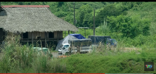 Một cuộc giao dịch bí mật sắp diễn ra. Một cuộc giao dịch bí mật sắp diễn ra.