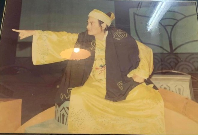 NSND Trần Tiến trên sân khấu kịch. NSND Trần Tiến trên sân khấu kịch.