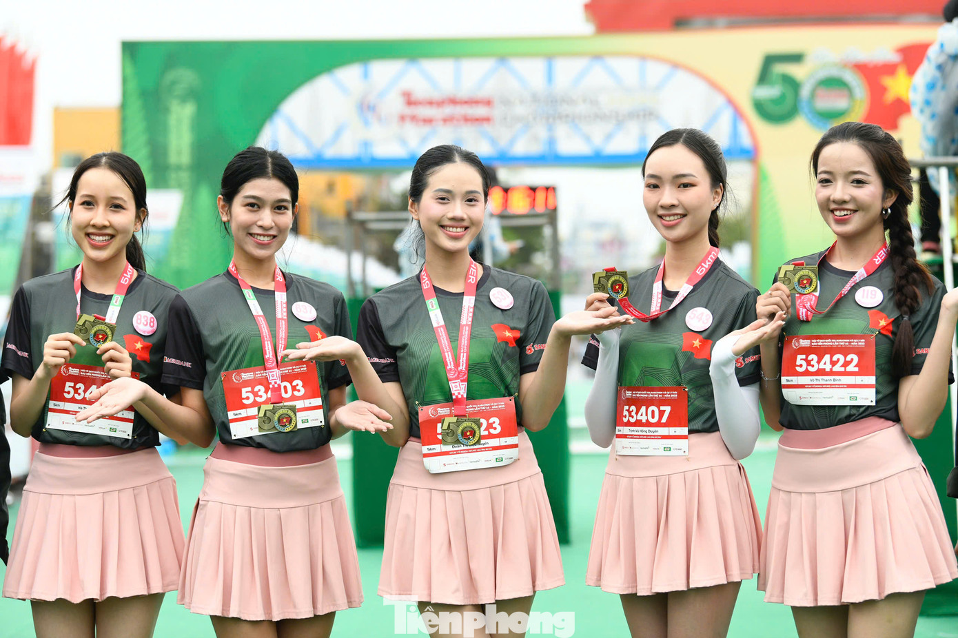 Niềm vui của các thí sinh khi cán đích. Niềm vui của các thí sinh khi cán đích.