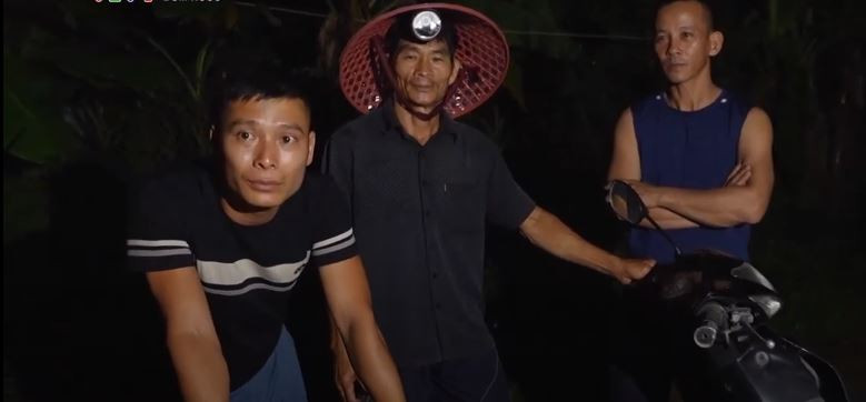 Người dân hoang mang khi mưa ngày một dày.