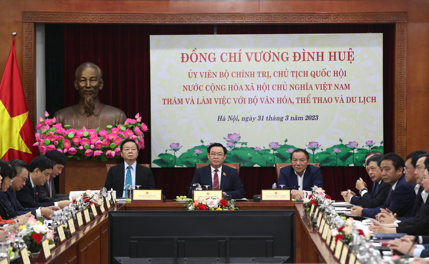 Chủ tịch Quốc hội Vương Đình Huệ thăm và làm việc với Bộ VHTTDL.