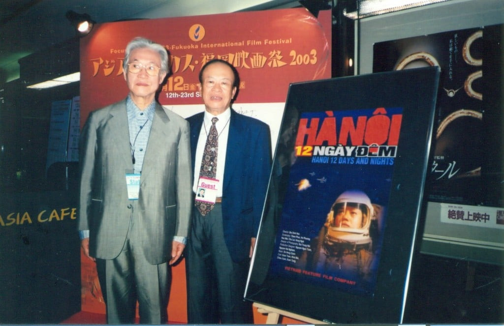 NSND Bùi Đình Hạc (phải) tại Liên hoan phim Quốc tế Fukuoka (Nhật Bản). NSND Bùi Đình Hạc (phải) tại Liên hoan phim Quốc tế Fukuoka (Nhật Bản).