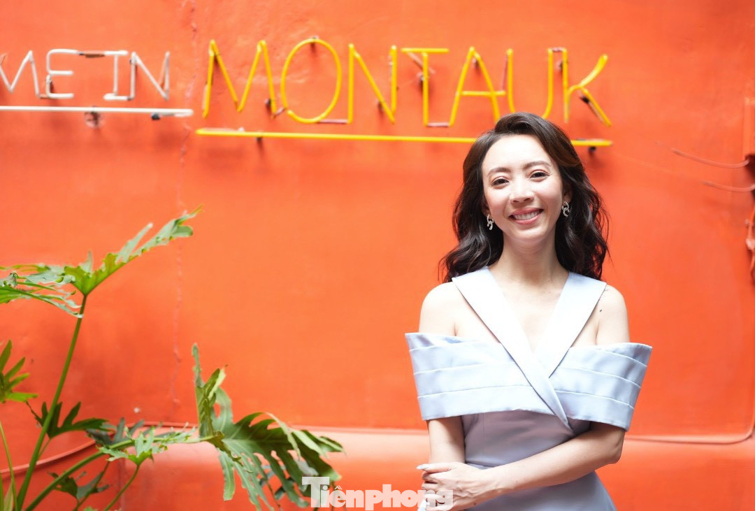 Diễn viên Thu Trang trở lại đường đua điện ảnh Việt với Con Nhót mót chồng, do Vũ Ngọc Đãng làm đạo diễn. Tác phẩm của bộ đôi Thu Trang - Tiến Luật khai thác xung đột của Nhót (Thu Trang) và ông bố Xỉn (Thái Hòa). Bộ phim giản dị, nhiều phân cảnh chạm tới cảm xúc người xem. Ảnh: Trọng Quân.