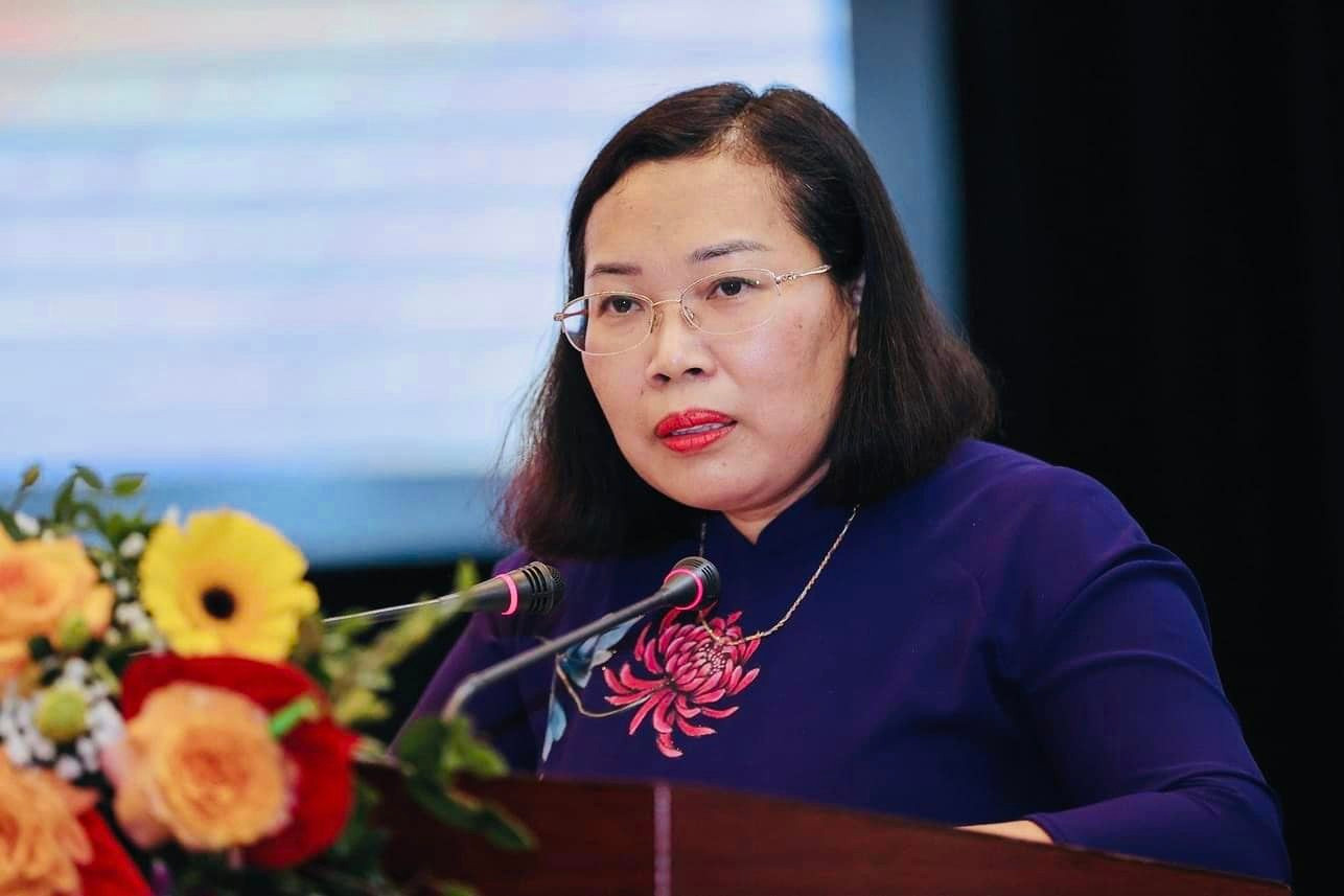 Bà Phạm Thị Thinh - Phó Giám đốc, Phó Tổng biên tập NXB Chính trị quốc gia Sự thật. Bà Phạm Thị Thinh - Phó Giám đốc, Phó Tổng biên tập NXB Chính trị quốc gia Sự thật.