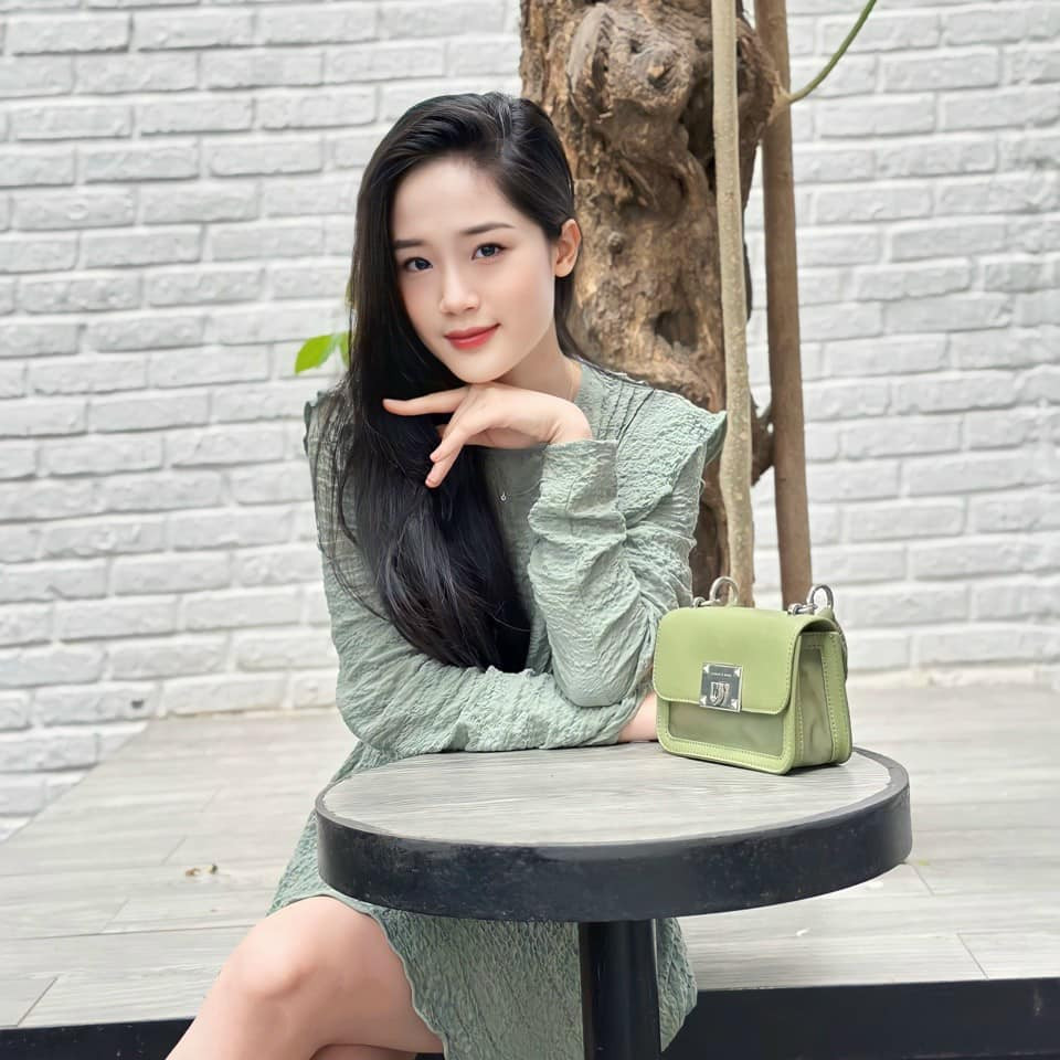 Phim lịch sử Đào, phở và piano bỗng gây sốt khiến danh tính nữ chính được khán giả &quot;săn lùng&quot;. Vai cô tiểu thư Hà thành tên Hương trong phim được giao cho Cao Thùy Linh - nữ sinh sinh năm 2003.