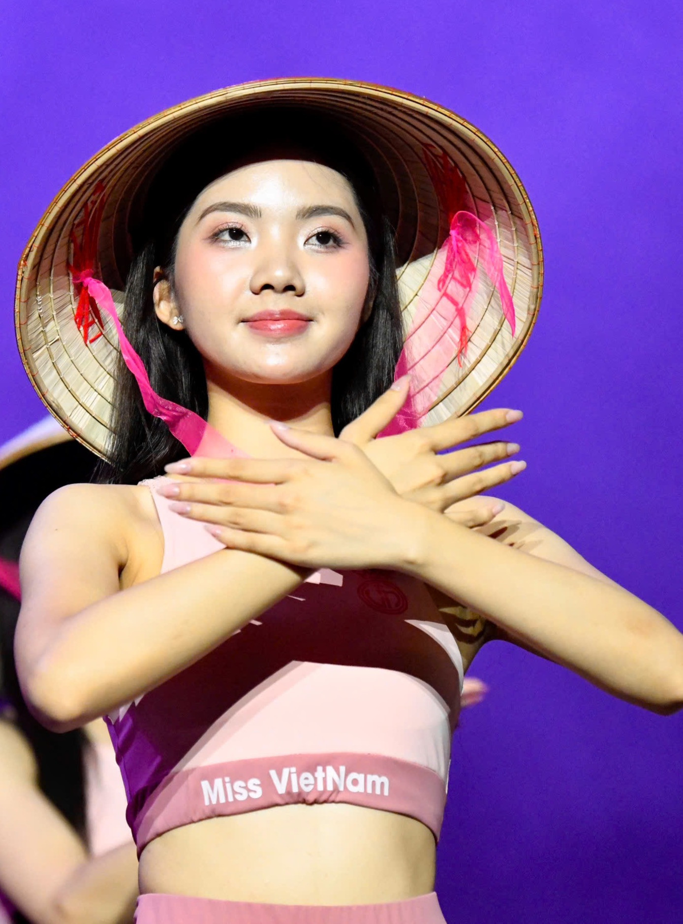 Trước đêm thi quan trọng, các cô gái không quên luyện tập để có thân hình đẹp. Nhiều thí sinh giảm cân bằng phương pháp an toàn, chú trọng cải thiện vóc dáng.