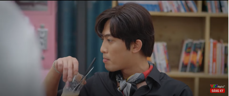 Có lẽ Đông Phong sắp bị Vân Vân phát hiện anh chính là 2Win. Có lẽ Đông Phong sắp bị Vân Vân phát hiện anh chính là 2Win.