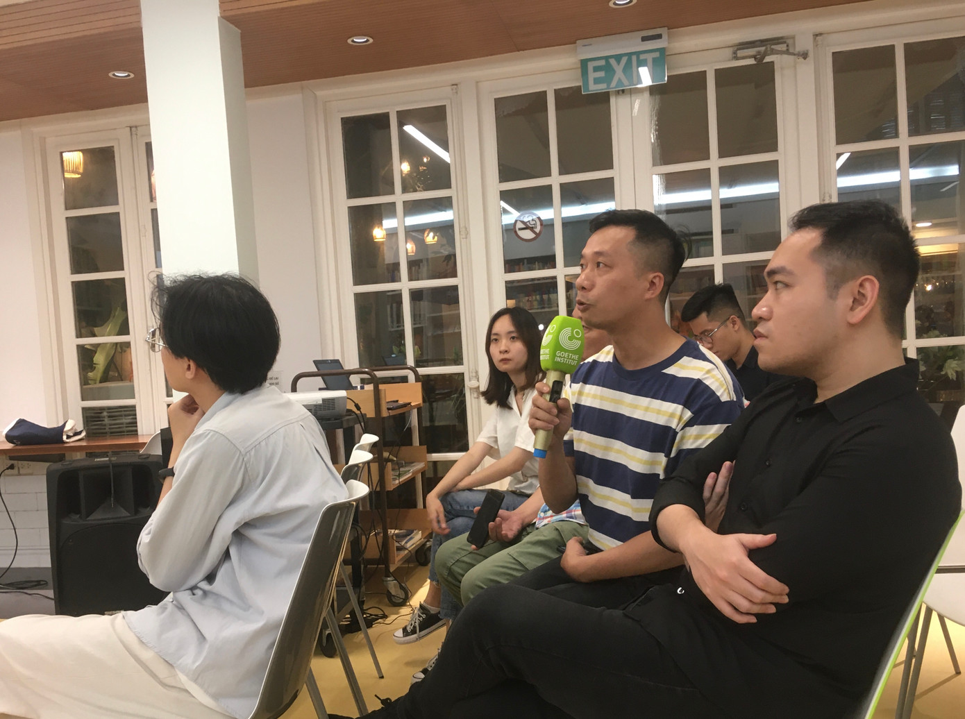 Nhà văn Nguyễn Trương Quý chia sẻ về cuốn sách. Nhà văn Nguyễn Trương Quý chia sẻ về cuốn sách.