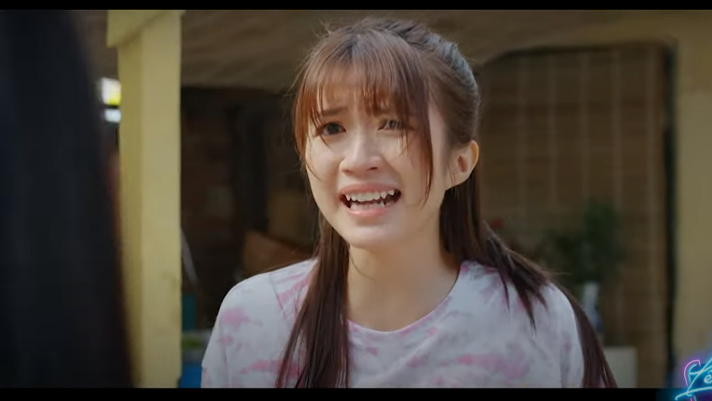 Vân Vân bị bắt nạt ngay tại quán bún của nhà mình.