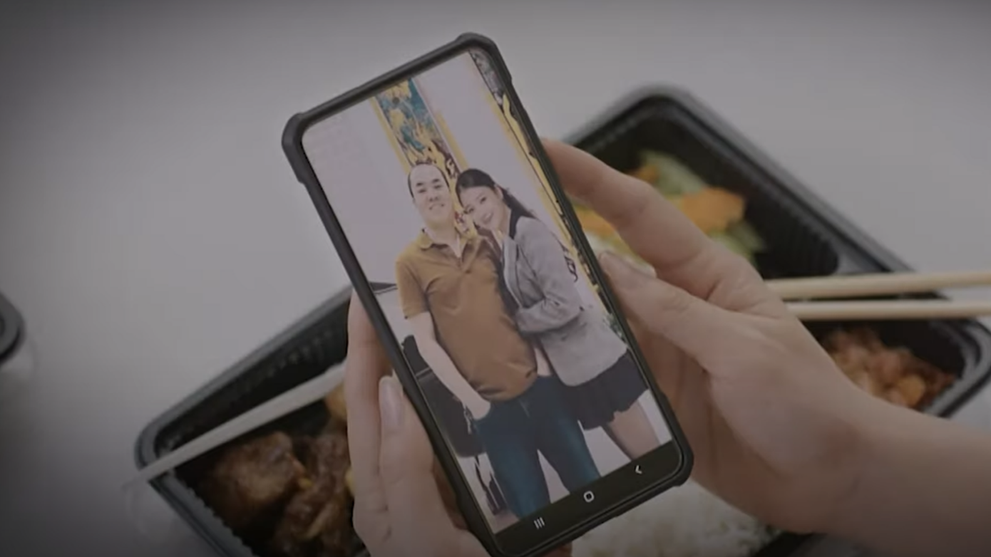 Vân Khánh phát hiện ra tình huống oái oăm khi chị chồng lại "cặp kè" với ông xã của đồng nghiệp.