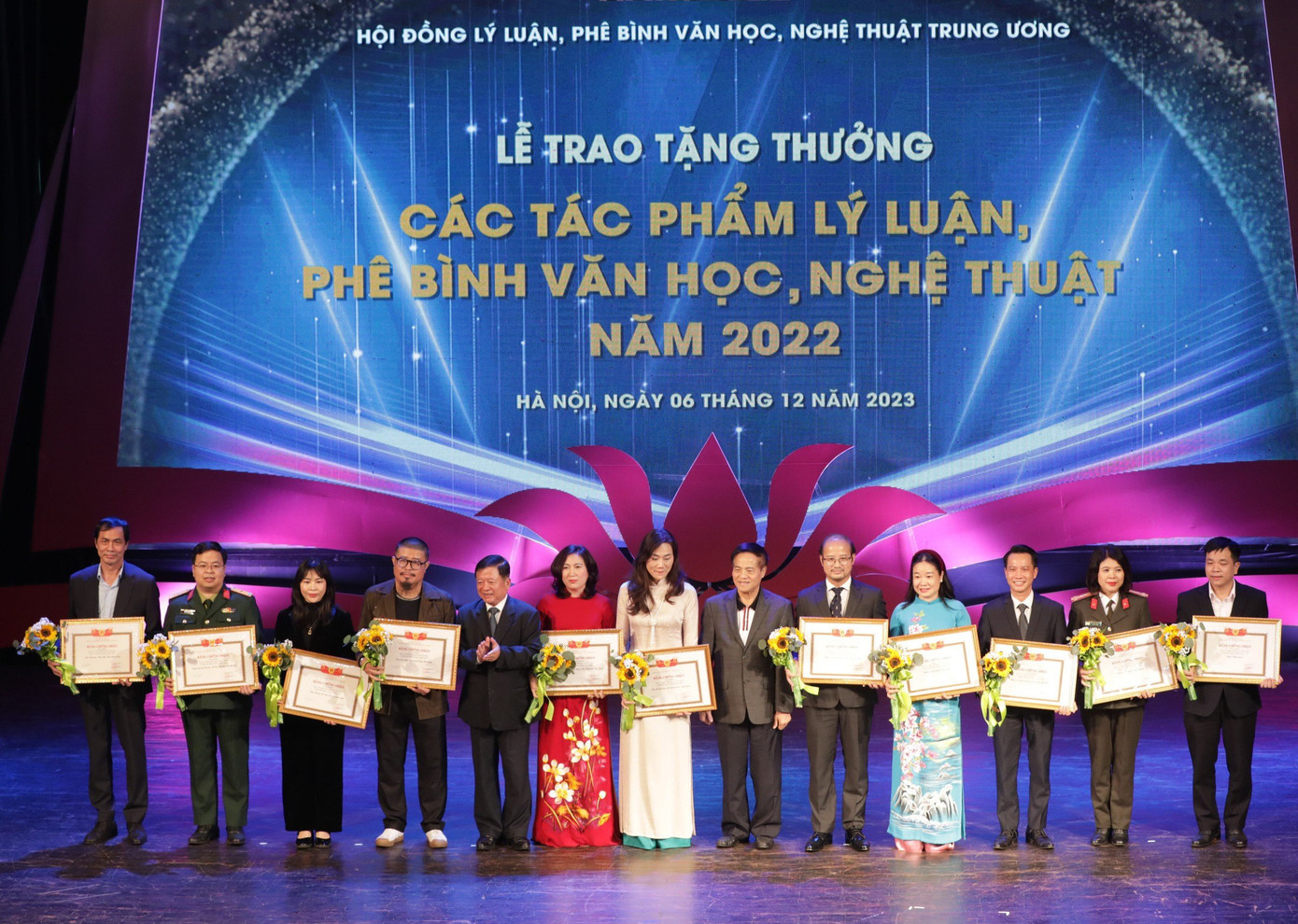 Các tác phẩm được đánh giá bám sát sự vận động của VHNT nước nhà. Các tác phẩm được đánh giá bám sát sự vận động của VHNT nước nhà.