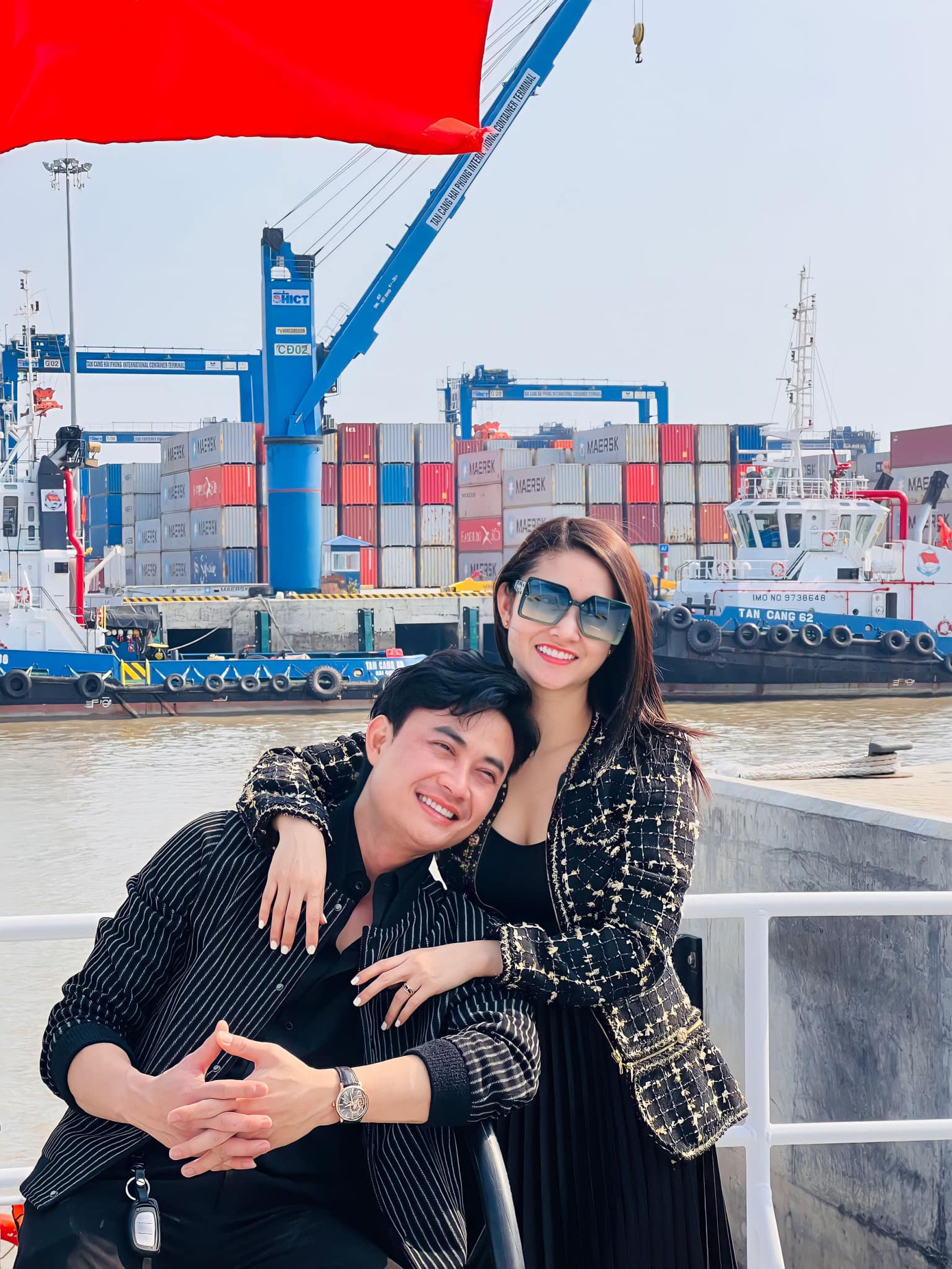 Diễn viên Tiến Lộc và vợ.