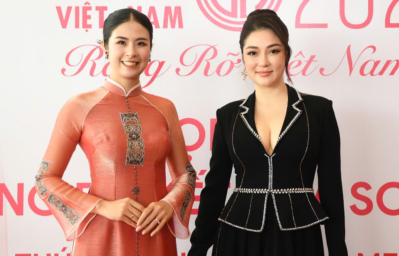 Hoa hậu Việt Nam 2004 Nguyễn Thị Huyền và Hoa hậu Việt Nam 2010 Đặng Thị Ngọc Hân chung khung hình.