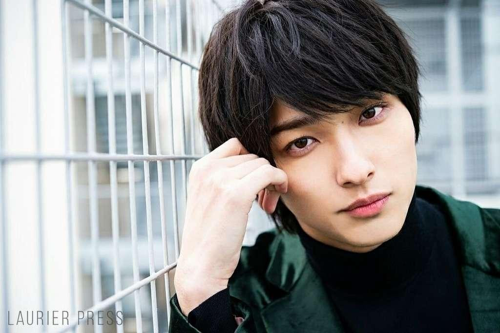 Nam diễn viên Yokohama Ryusei hiện đang là một trong số những diễn viên trẻ triển vọng và được yêu thích ở Nhật. Bên cạnh công việc diễn xuất, Yokohama Ryusei từng có thời gian hoạt động với tư cách một người mẫu chuyên nghiệp.