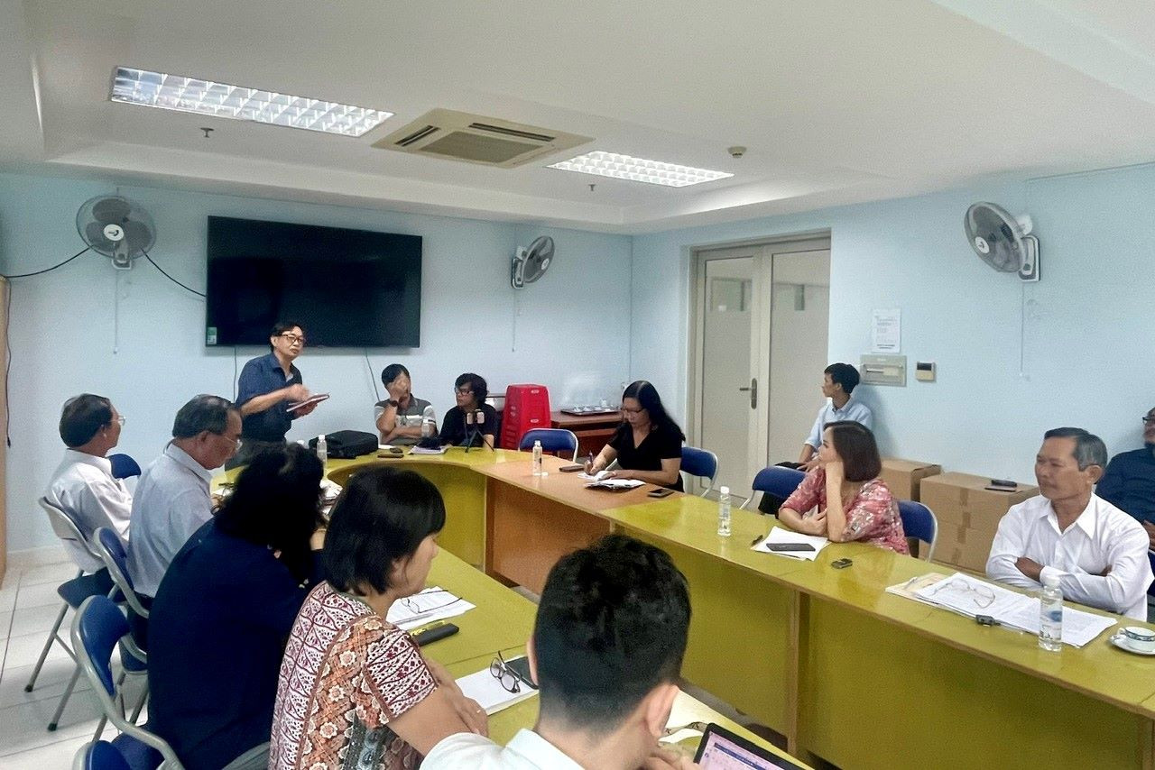 Buổi làm việc giữa bà Hương Lan và đại diện Hội Nhà văn TPHCM kéo dài từ sáng đến chiều muộn. Ảnh: VC TPHCM. Buổi làm việc giữa bà Hương Lan và đại diện Hội Nhà văn TPHCM kéo dài từ sáng đến chiều muộn. Ảnh: VC TPHCM.