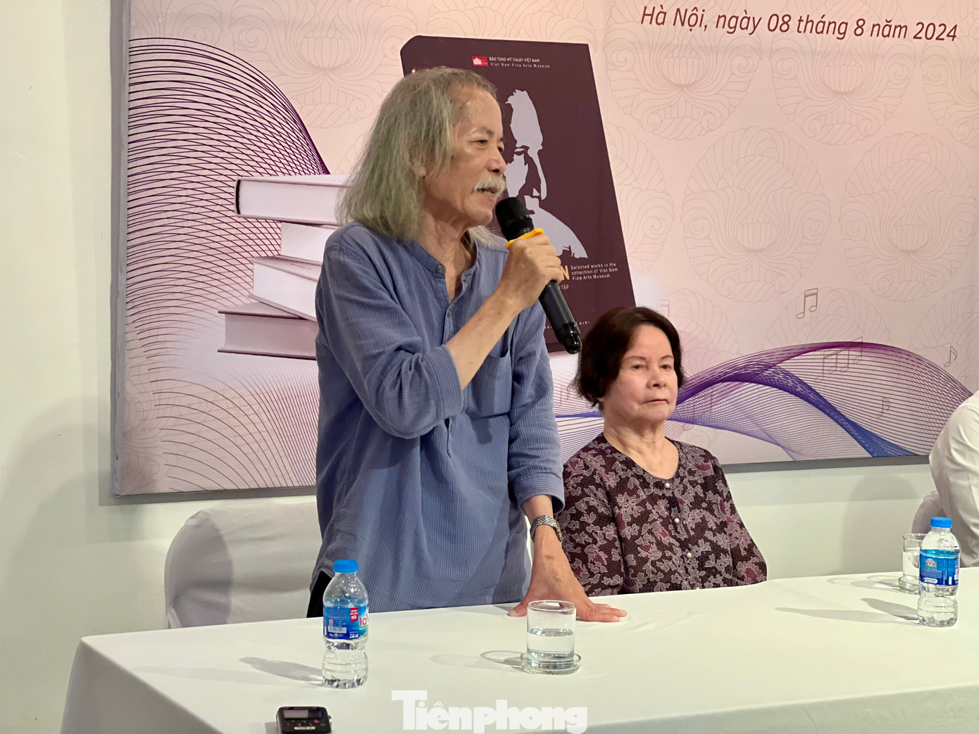 Họa sĩ Lương Xuân Đoàn - Chủ tịch Hội Mỹ thuật Việt Nam - là người viết lời tựa cho cuốn sách. Họa sĩ Lương Xuân Đoàn - Chủ tịch Hội Mỹ thuật Việt Nam - là người viết lời tựa cho cuốn sách.